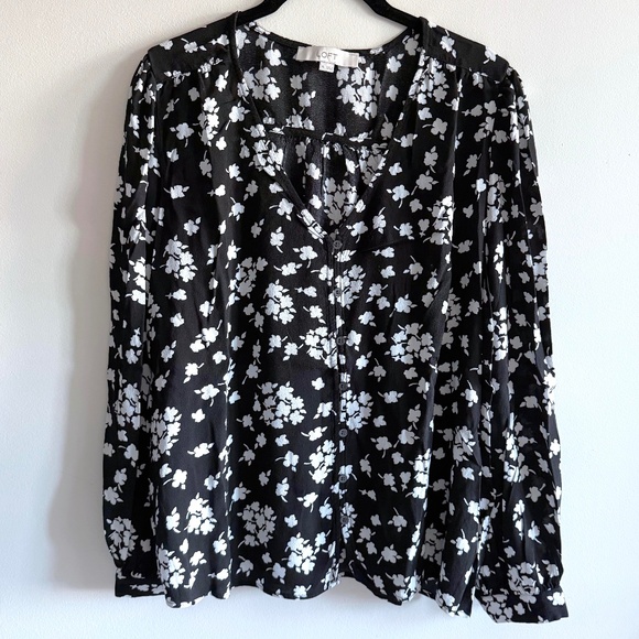 LOFT Floral V-Neck Button Blouse | Women’s XL | Black White Long Sleeve Top - Picture 3 of 10